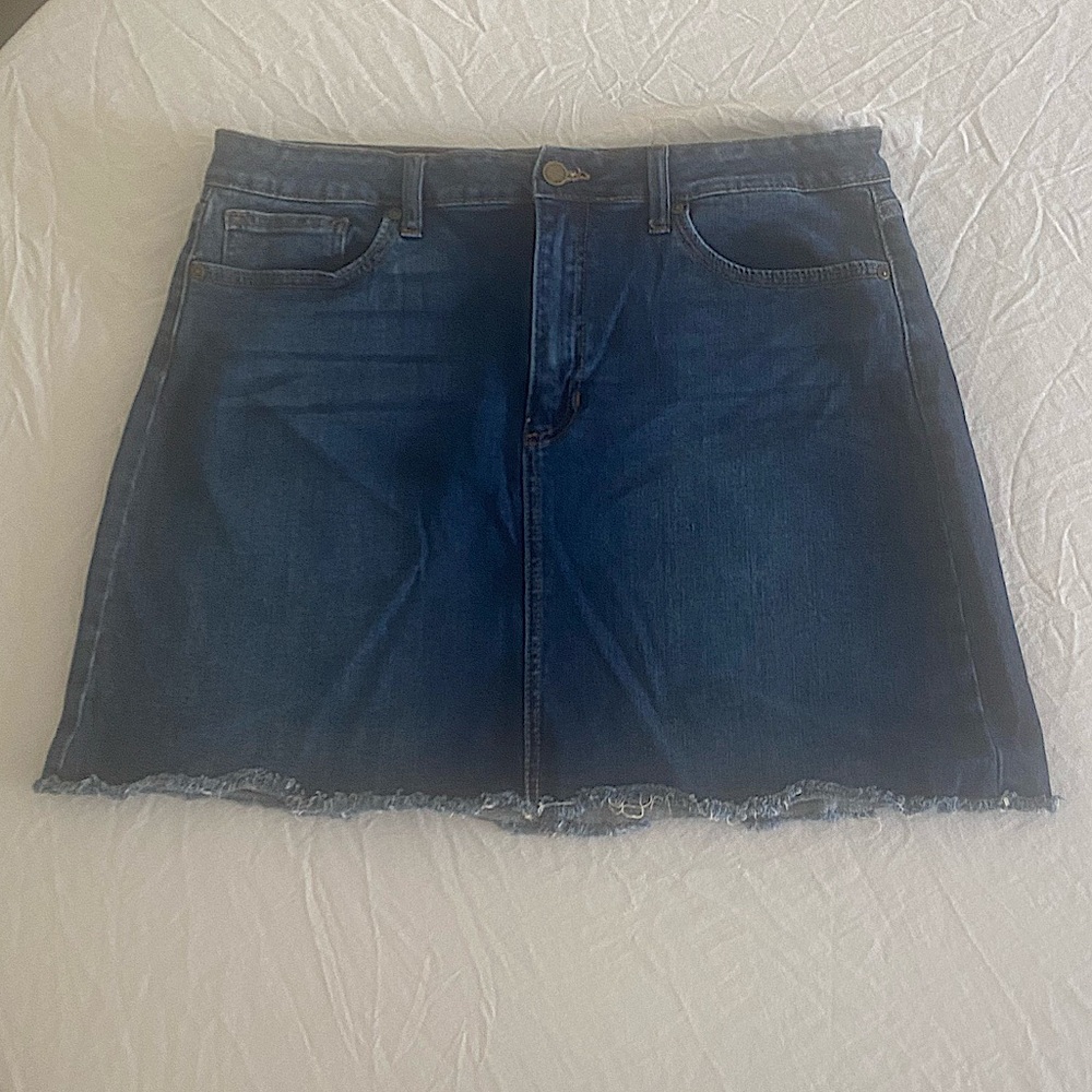 XL Just Black Denim (JBD) Medium Wash Classic Denim Mini Skirt w/ Frayed Hem EUC